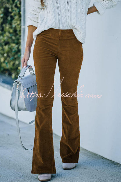 Effortlessly Elegant Pants with a Timeless Design