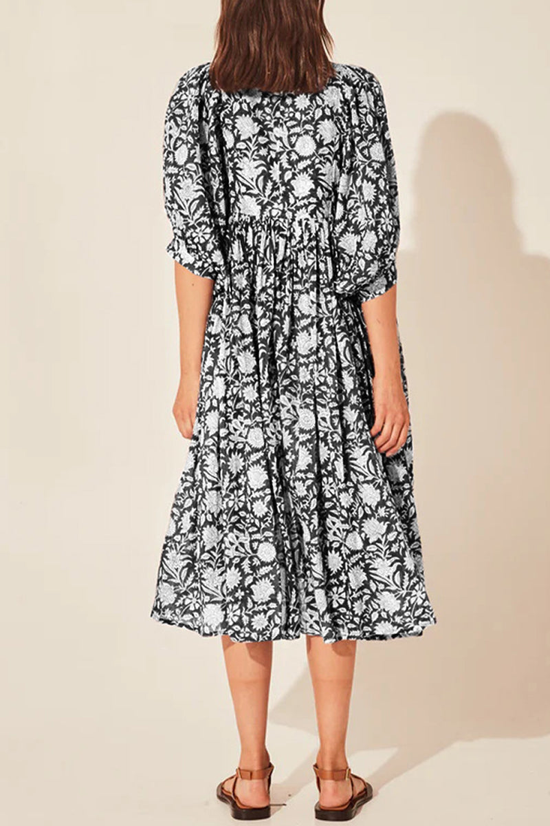 Classic Vintage Dress with a Flattering Fit