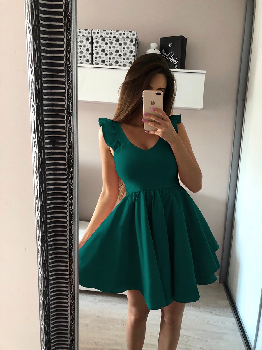 Effortlessly Elegant Dress with a Timeless Design
