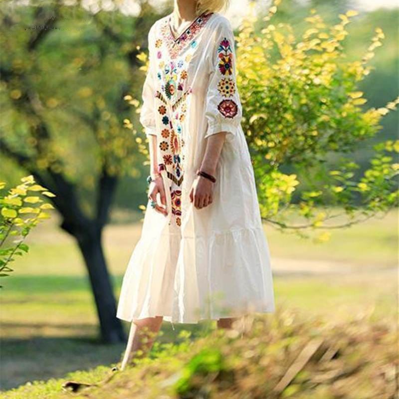 Beautifully Finished Dress in a Timeless Design