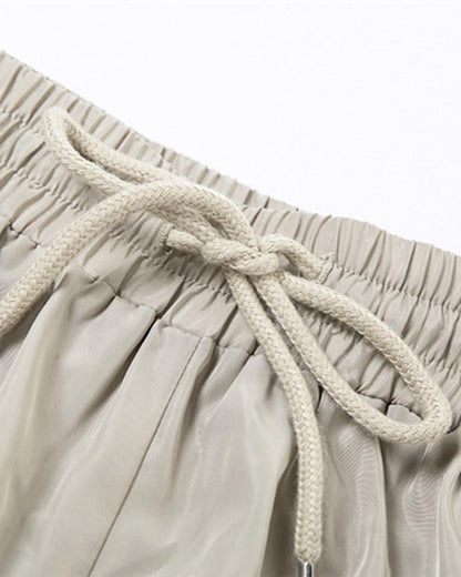 Effortlessly Elegant Pants with a Timeless Design