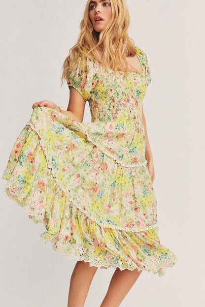 Well Tailored Dress with a Graceful Silhouette