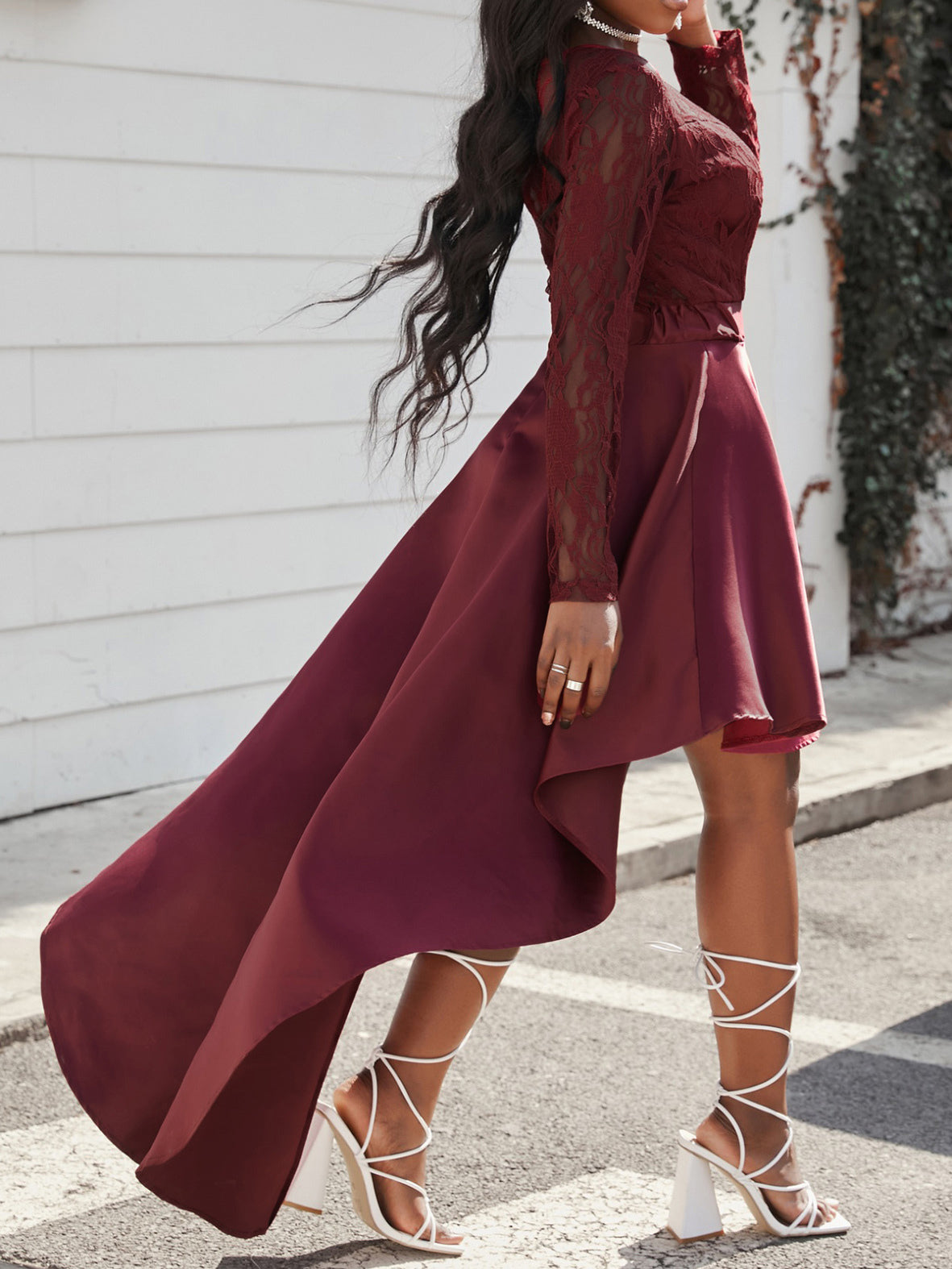 Beautifully Finished Dress in a Timeless Design