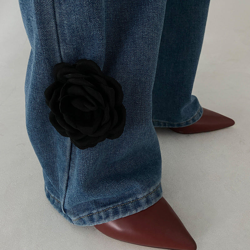 Effortlessly Elegant Garment with a Timeless Design