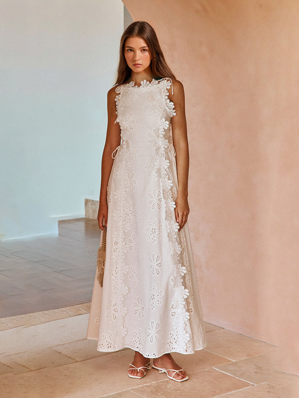 Effortlessly Elegant Dress with a Timeless Design