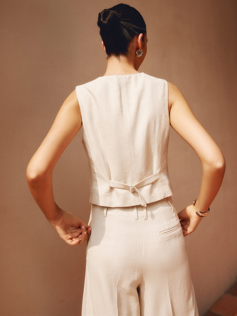 Well Tailored Coat with a Graceful Silhouette