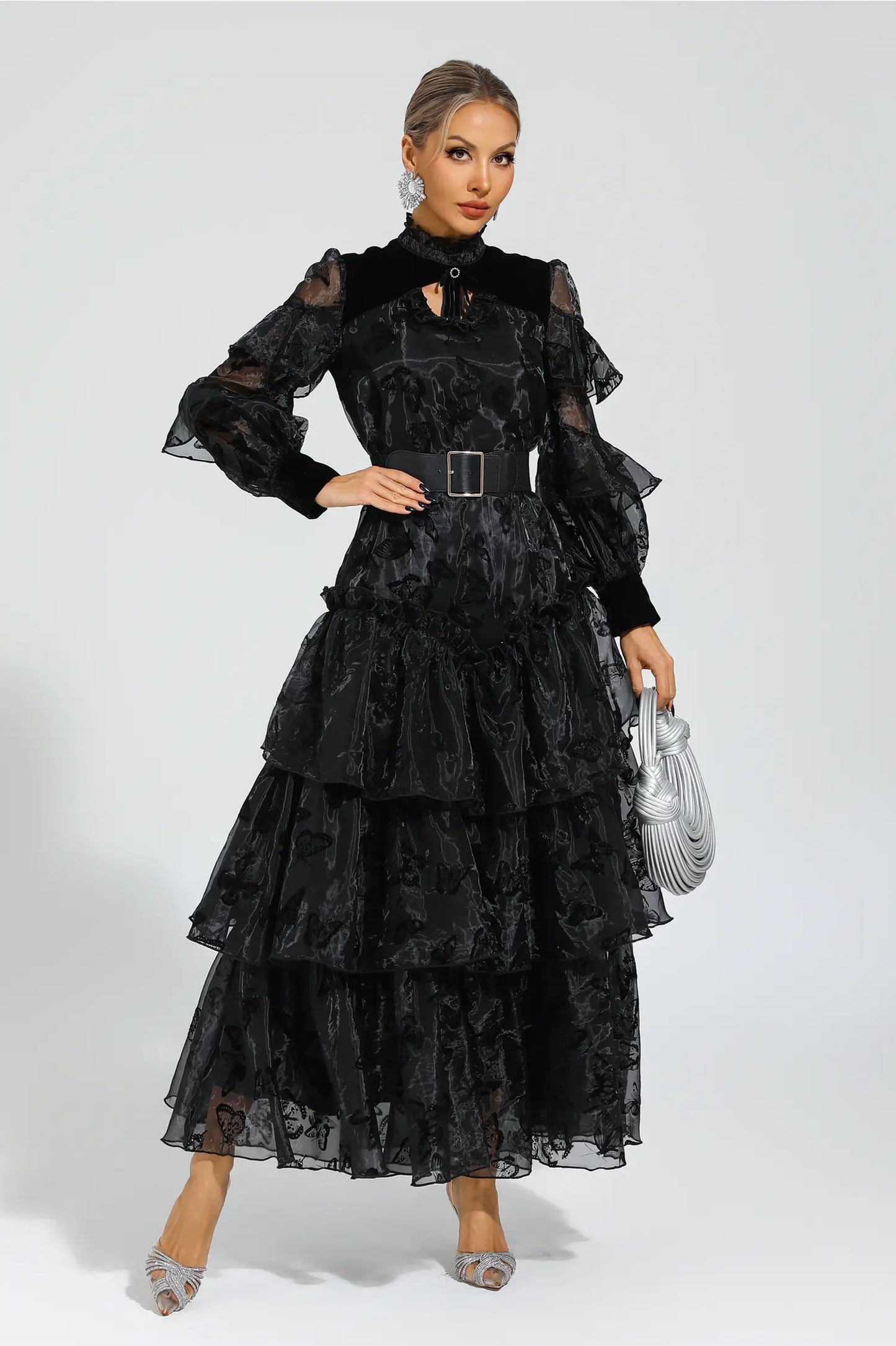 Beautifully Finished Dress in a Timeless Design