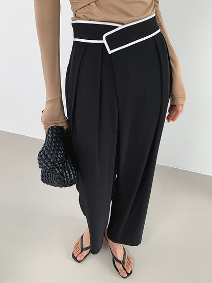 Effortlessly Elegant Pants with a Timeless Design