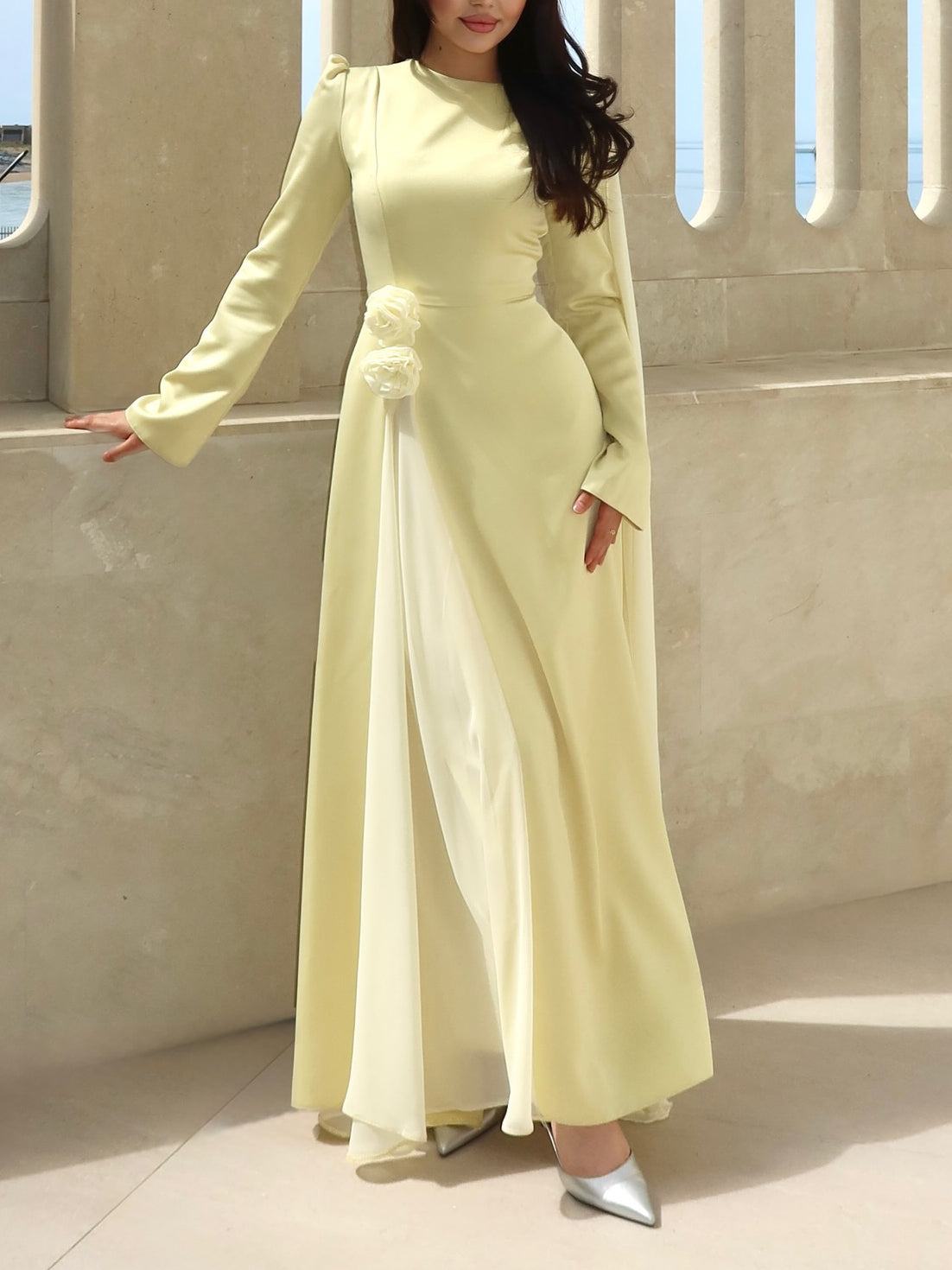 Beautifully Finished Dress in a Timeless Design
