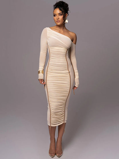 Well Tailored Dress with a Graceful Silhouette