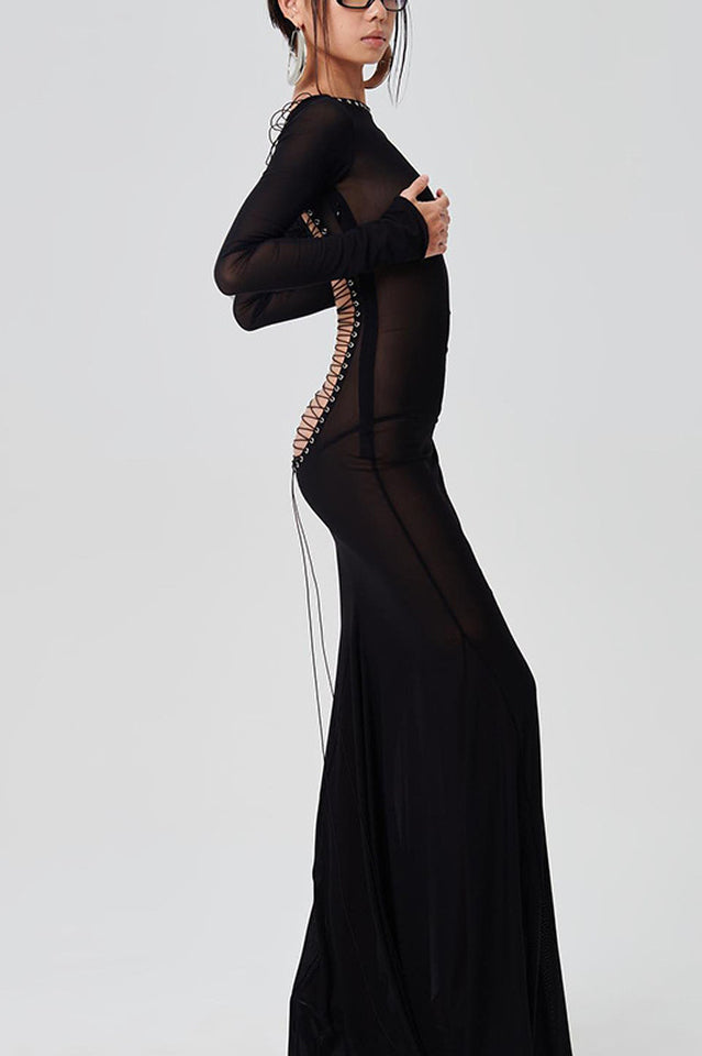 Beautifully Finished Dress in a Timeless Design