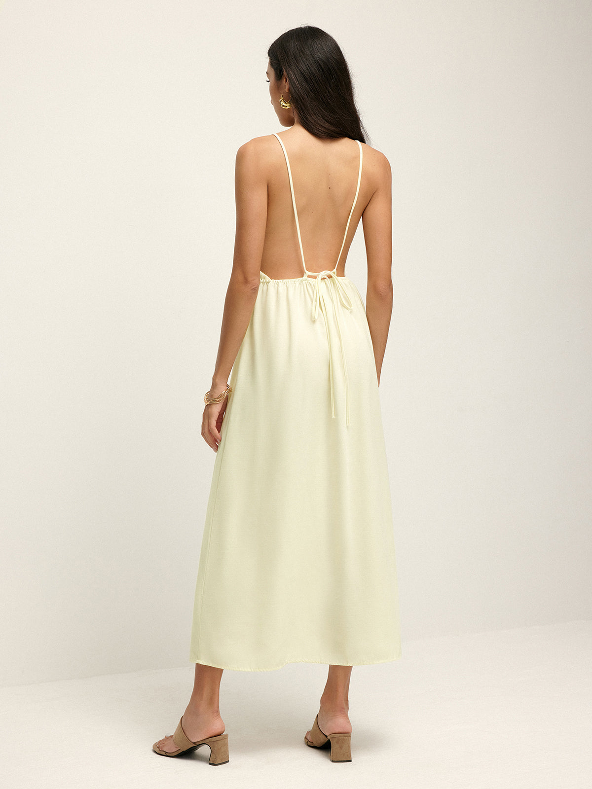 Effortlessly Elegant Dress with a Timeless Design