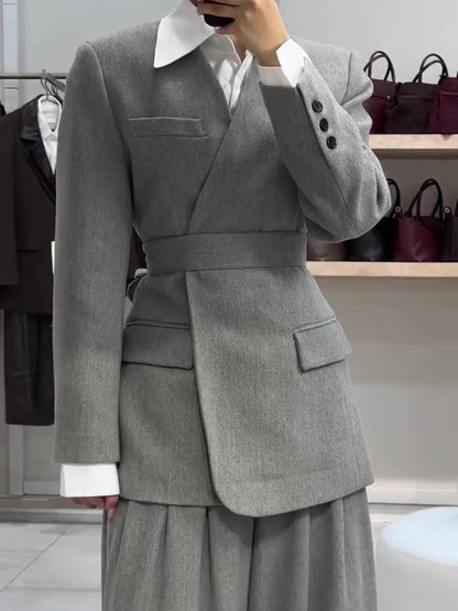 Effortlessly Elegant Pants with a Timeless Design