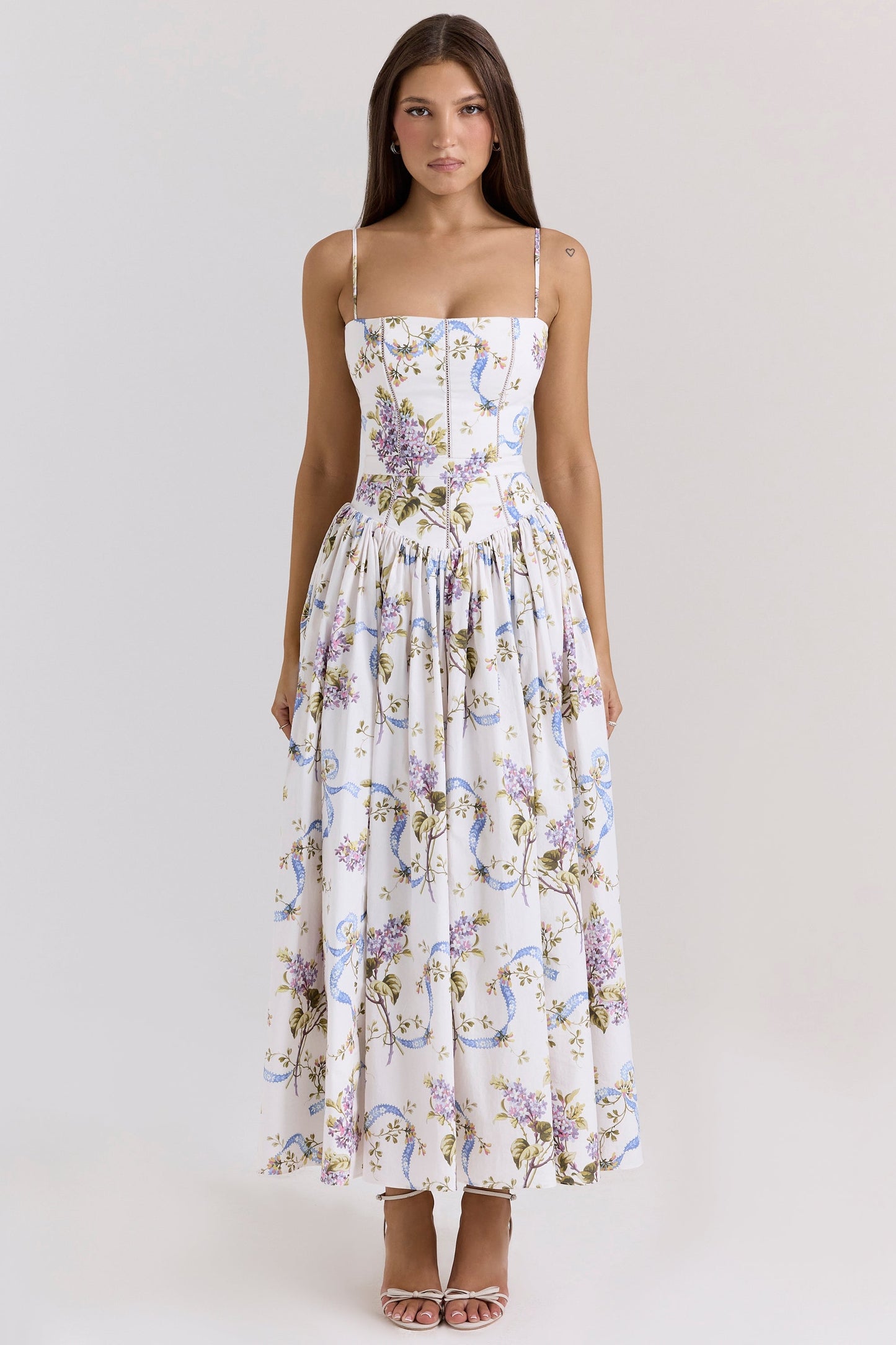 Well Tailored Dress with a Graceful Silhouette