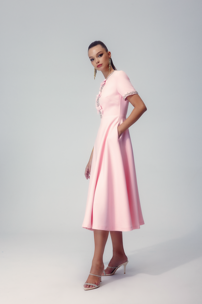 Beautifully Finished Dress in a Timeless Design