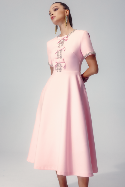 Beautifully Finished Dress in a Timeless Design