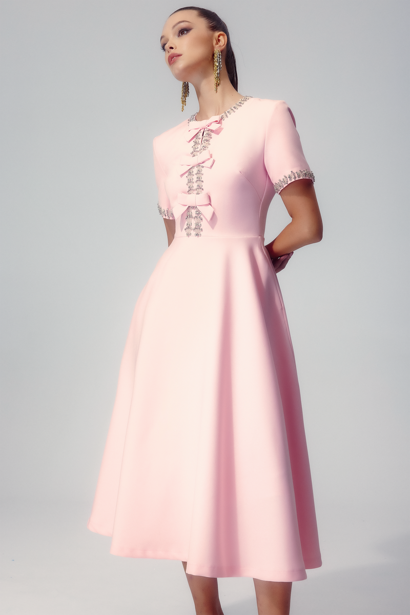 Beautifully Finished Dress in a Timeless Design