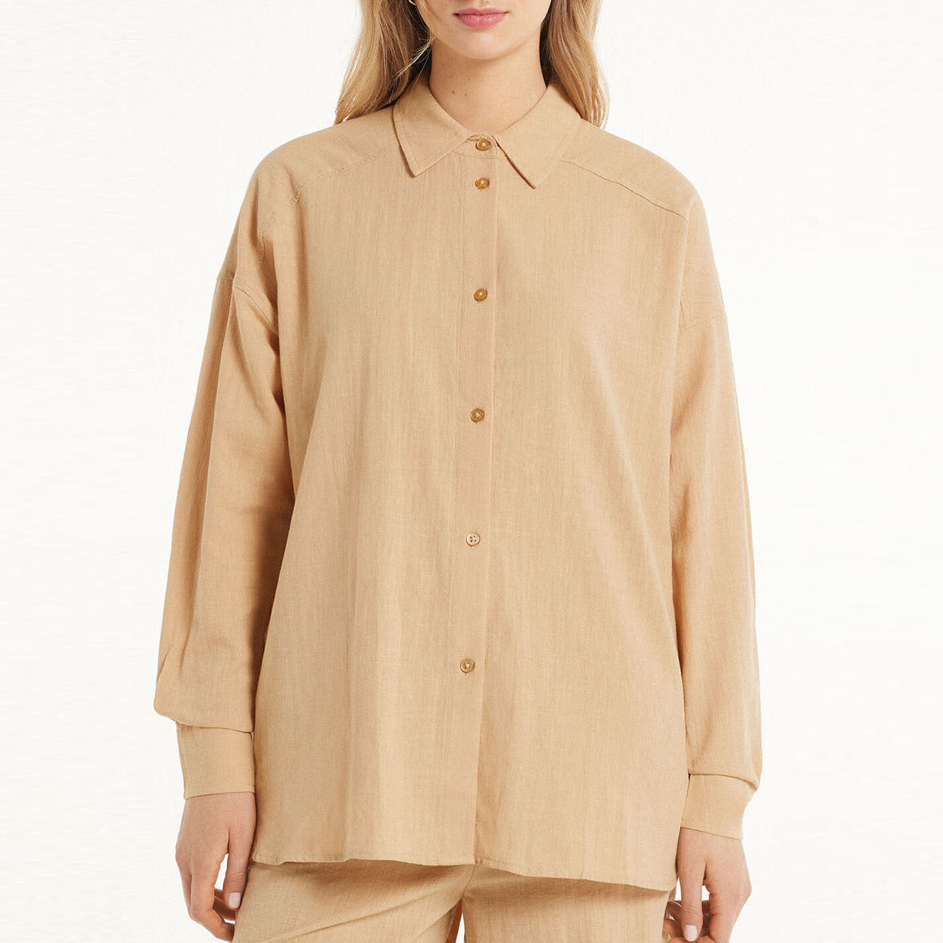 Effortlessly Elegant Garment with a Timeless Design