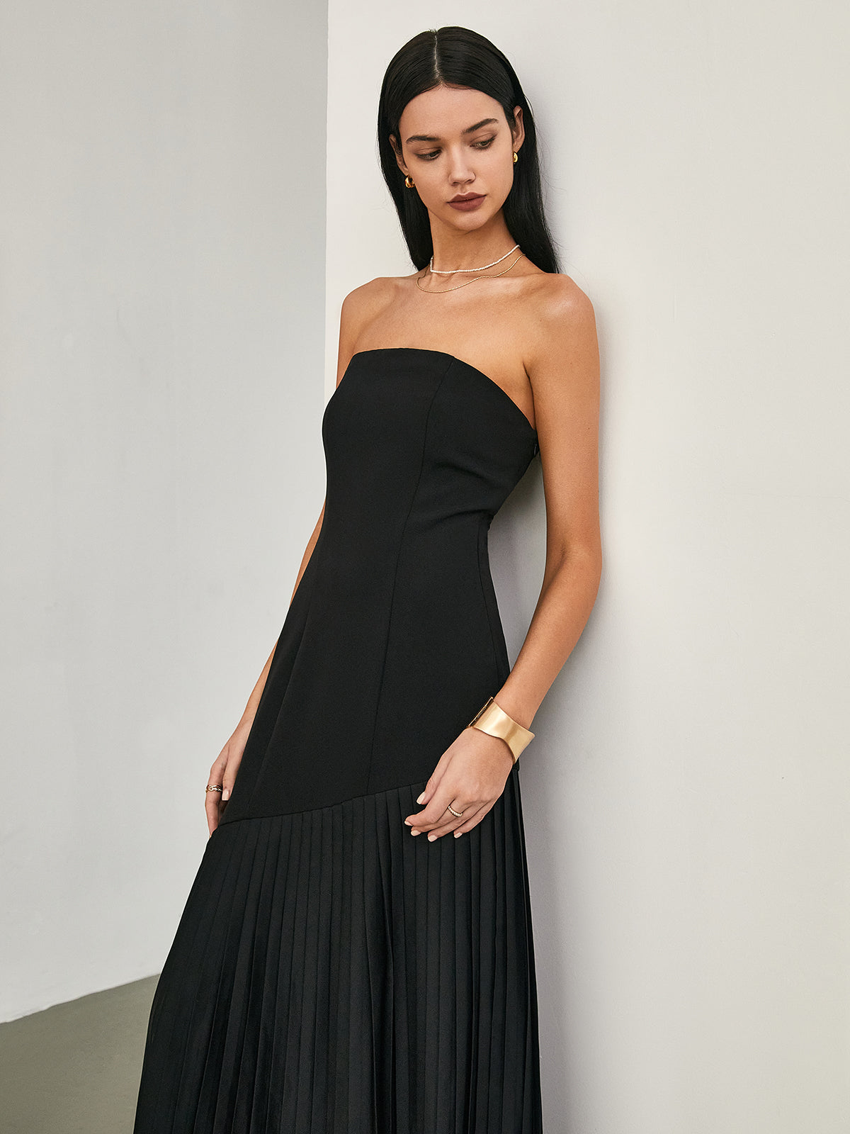 Well Tailored Dress with a Graceful Silhouette