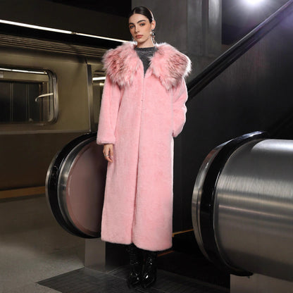Well Tailored Coat with a Graceful Silhouette