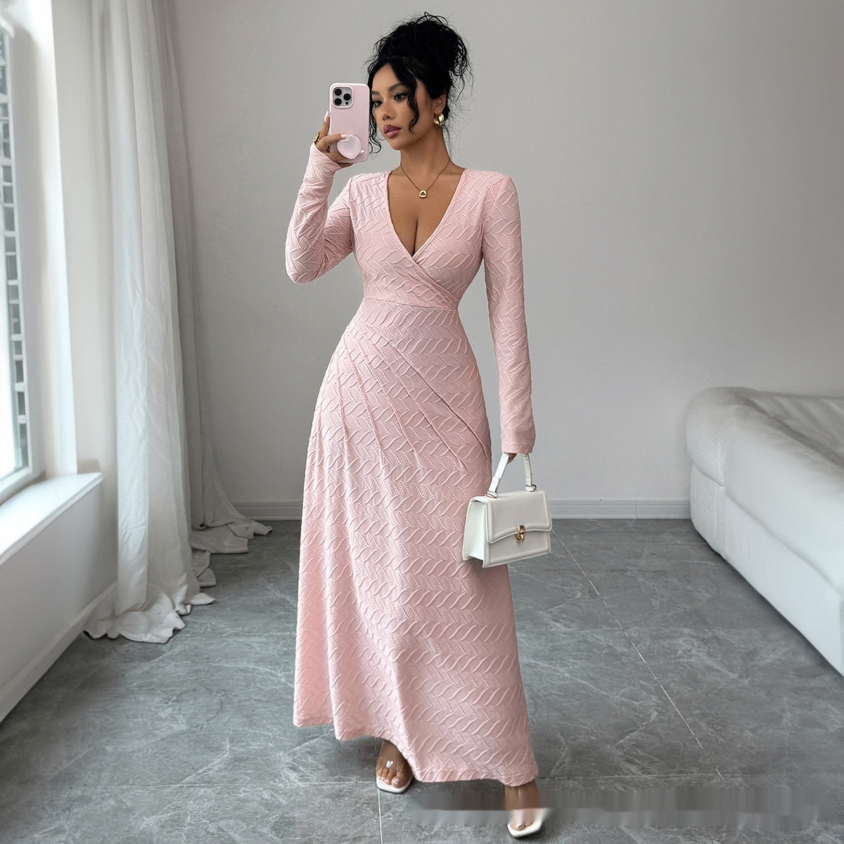 Beautifully Finished Dress in a Timeless Design