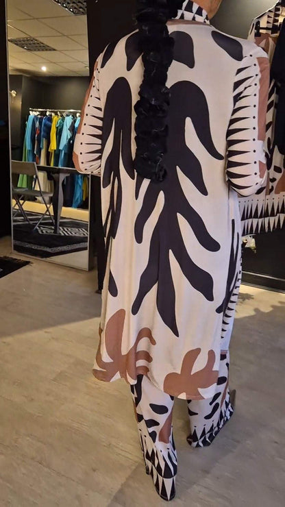 Well Tailored Cardigan with a Graceful Silhouette
