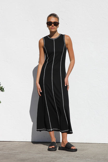 Well Tailored Dress with a Graceful Silhouette