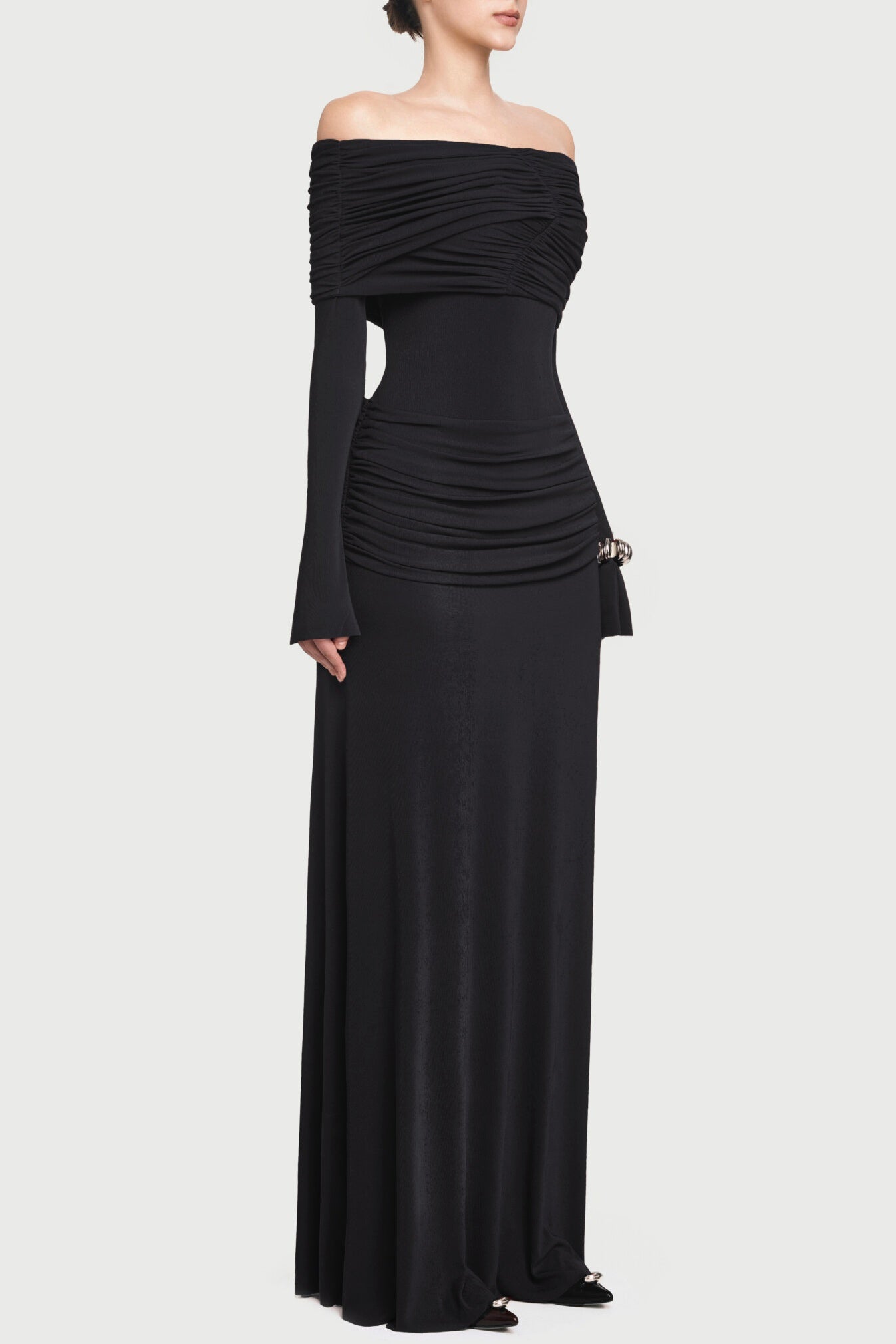 Well Tailored Dress with a Graceful Silhouette