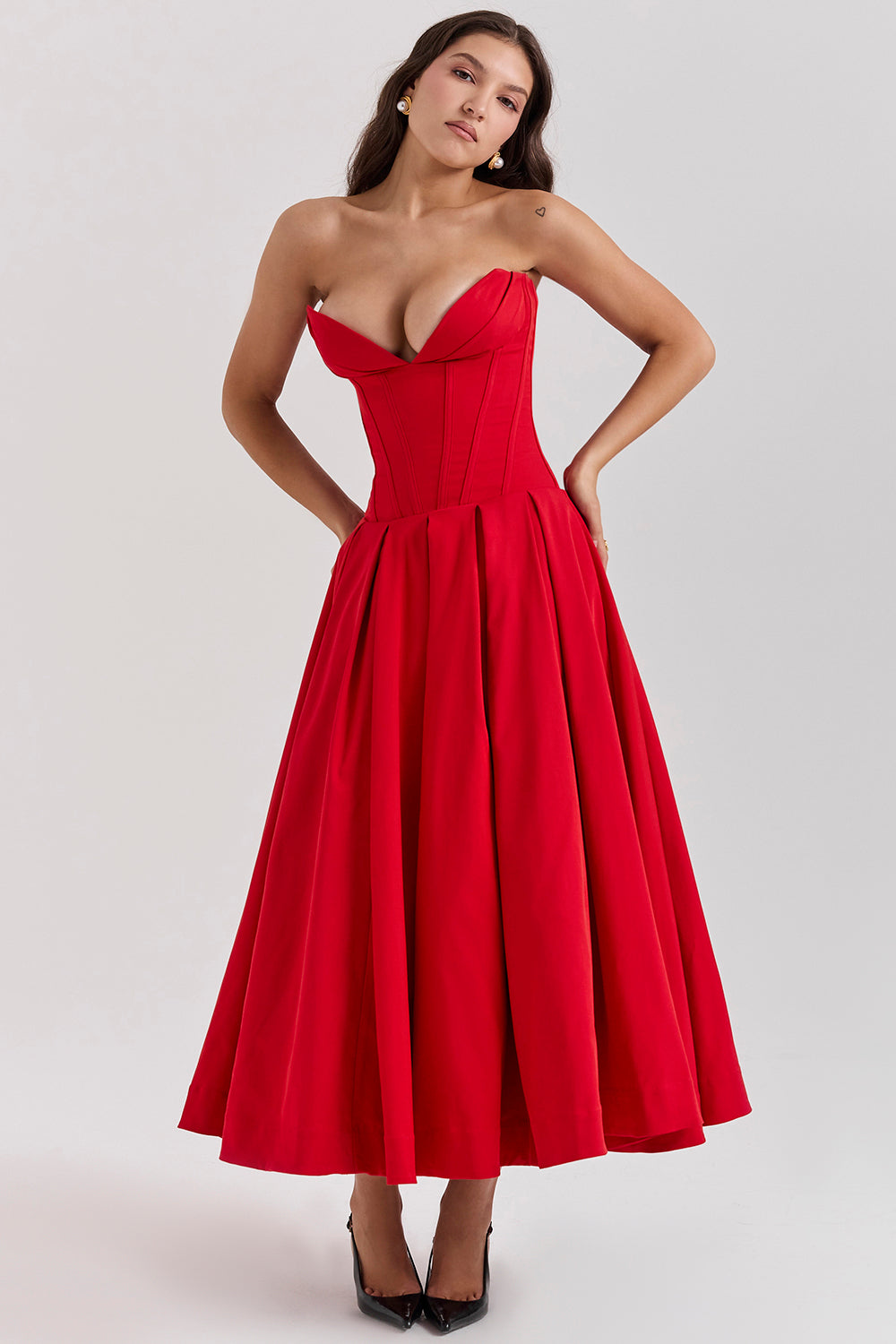 Beautifully Finished Dress in a Timeless Design