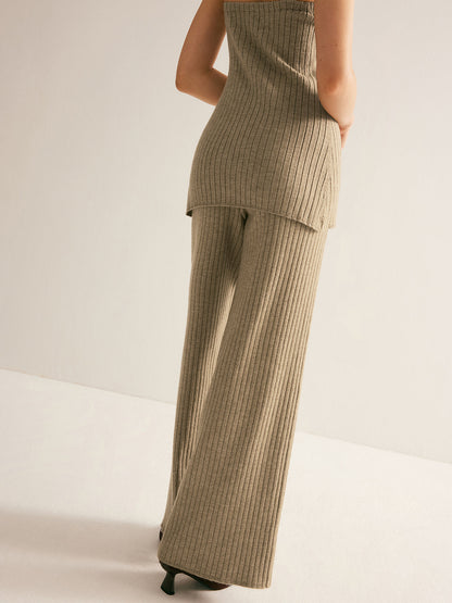 Well Tailored Sweater with a Graceful Silhouette
