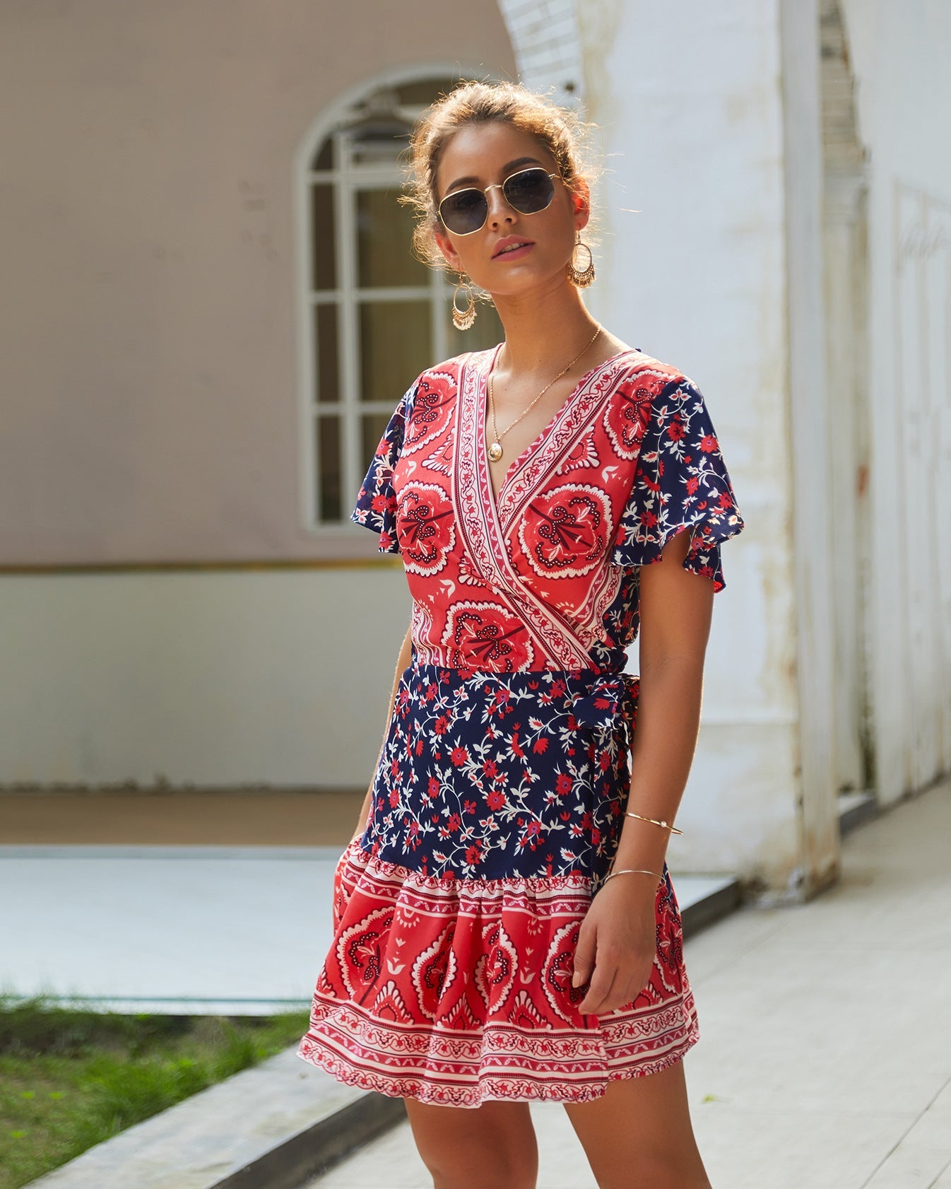 Effortlessly Elegant Dress with a Timeless Design