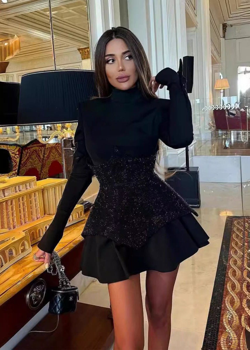 Beautifully Finished Dress in a Timeless Design