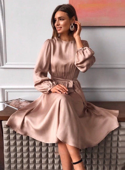 Beautifully Finished Dress in a Timeless Design