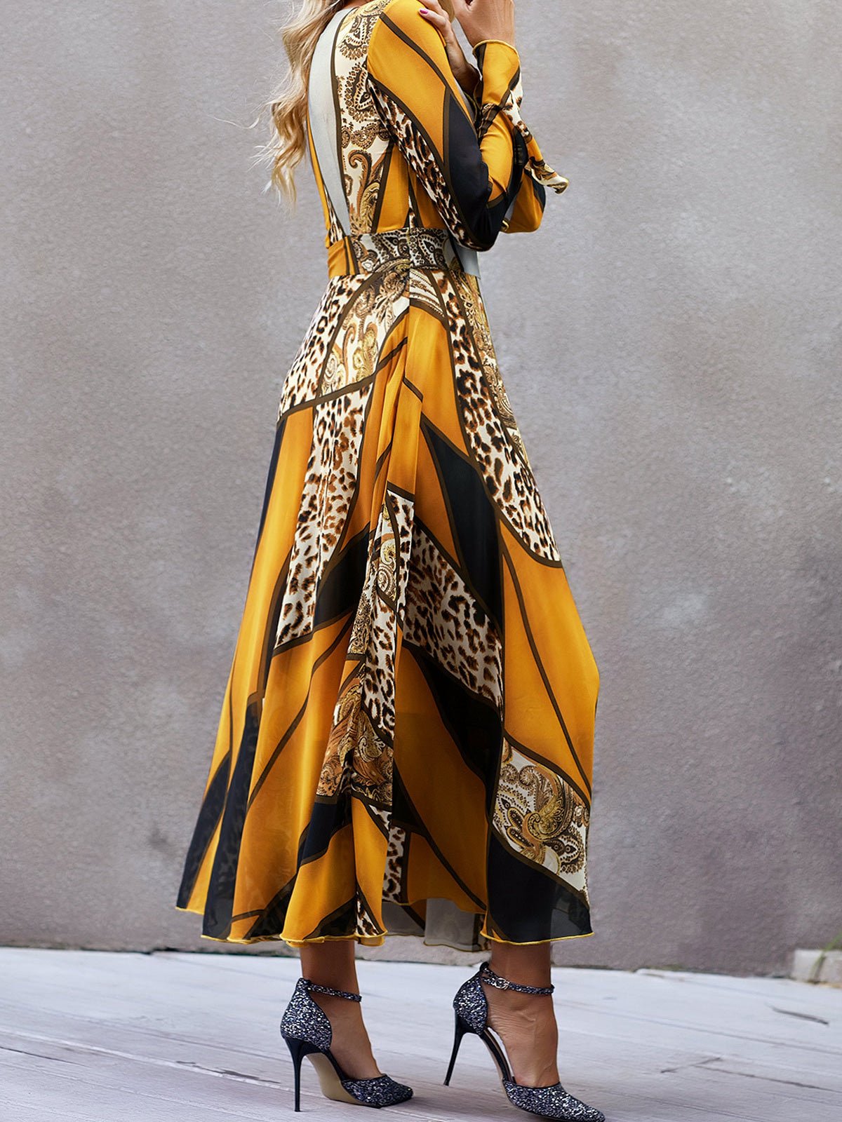 Well Tailored Dress with a Graceful Silhouette