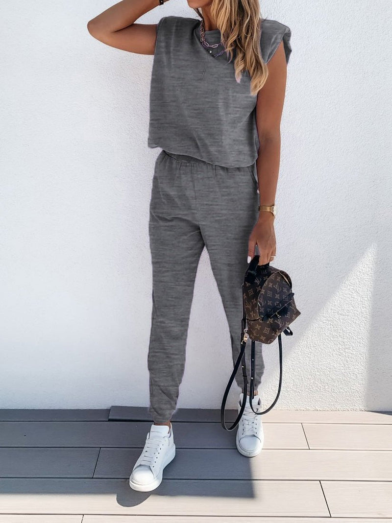 Well Tailored Pants with a Graceful Silhouette