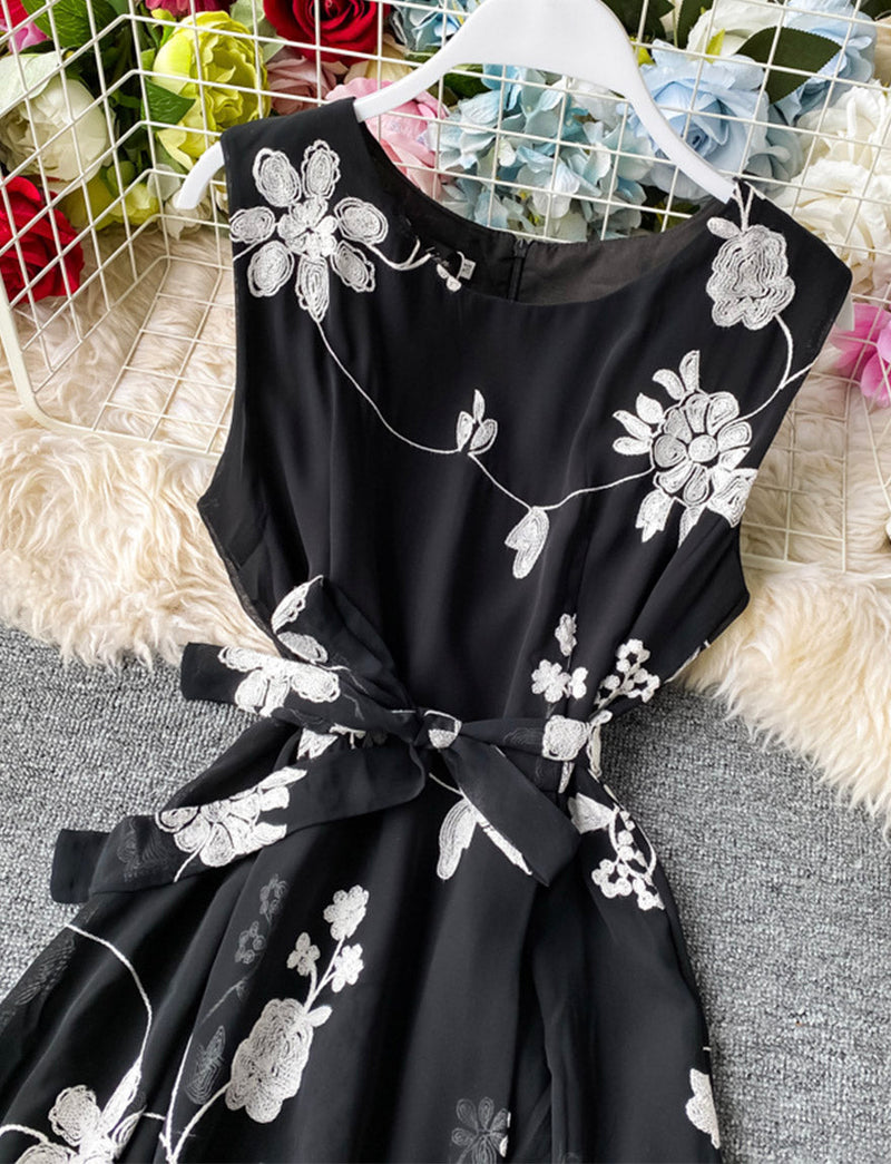Effortlessly Elegant Dress with a Timeless Design
