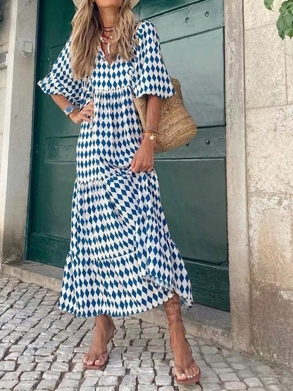 Beautifully Finished Dress in a Timeless Design