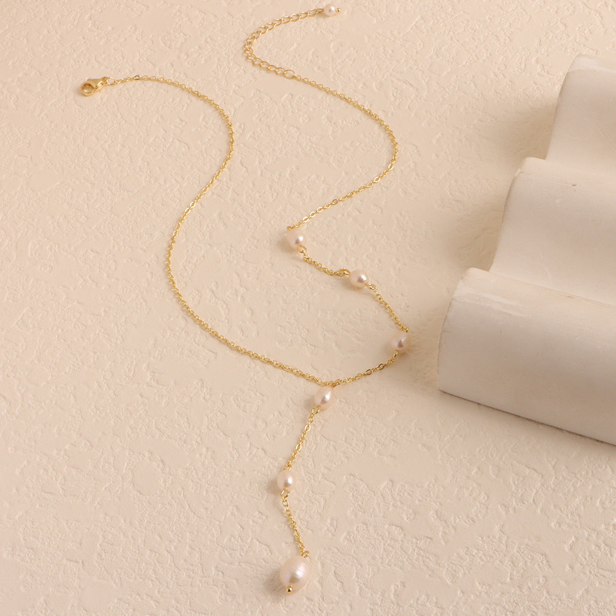 Golden white pearl style