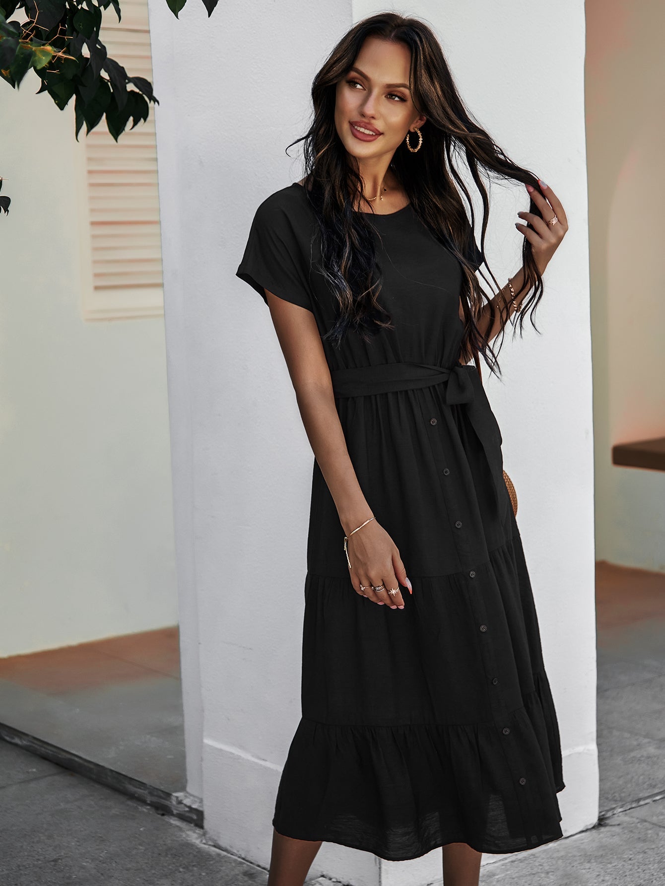 Effortlessly Elegant Dress with a Timeless Design