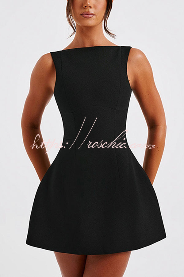Beautifully Finished Dress in a Timeless Design