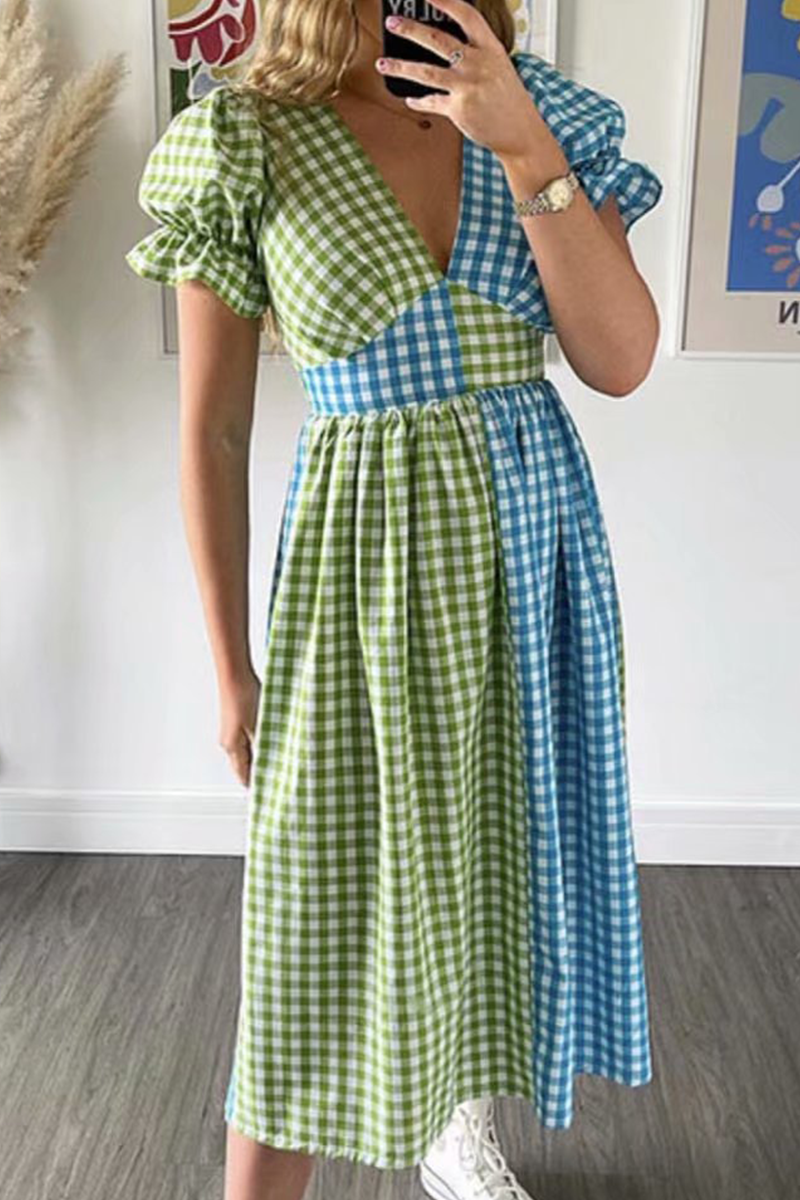 Classic Vintage Dress with a Flattering Fit
