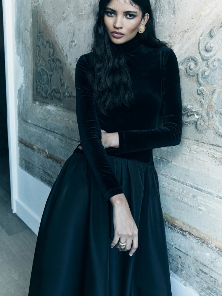 Classic Vintage Dress with a Flattering Fit