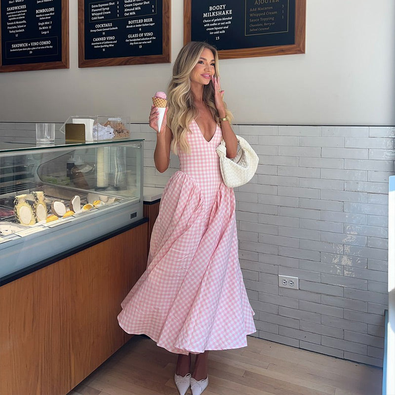 Effortlessly Elegant Dress with a Timeless Design