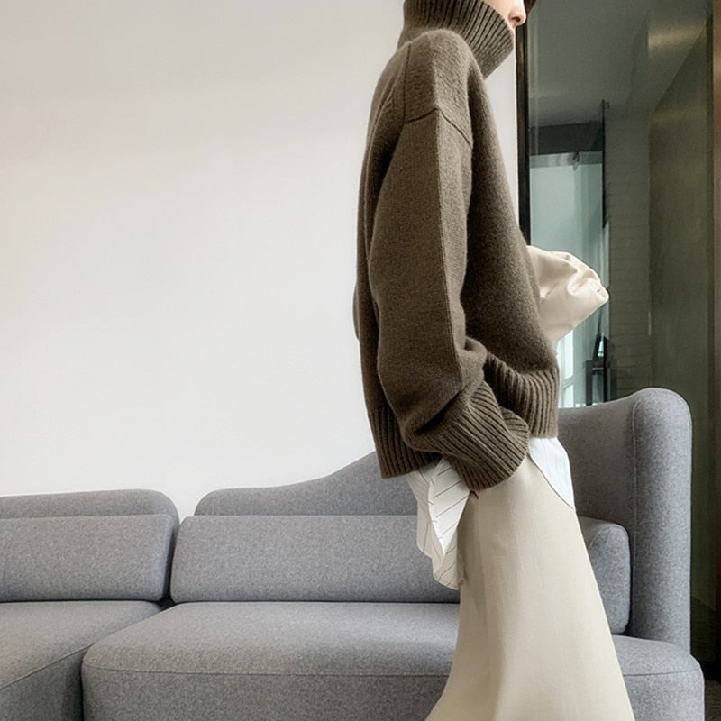 Well Tailored Sweater with a Graceful Silhouette