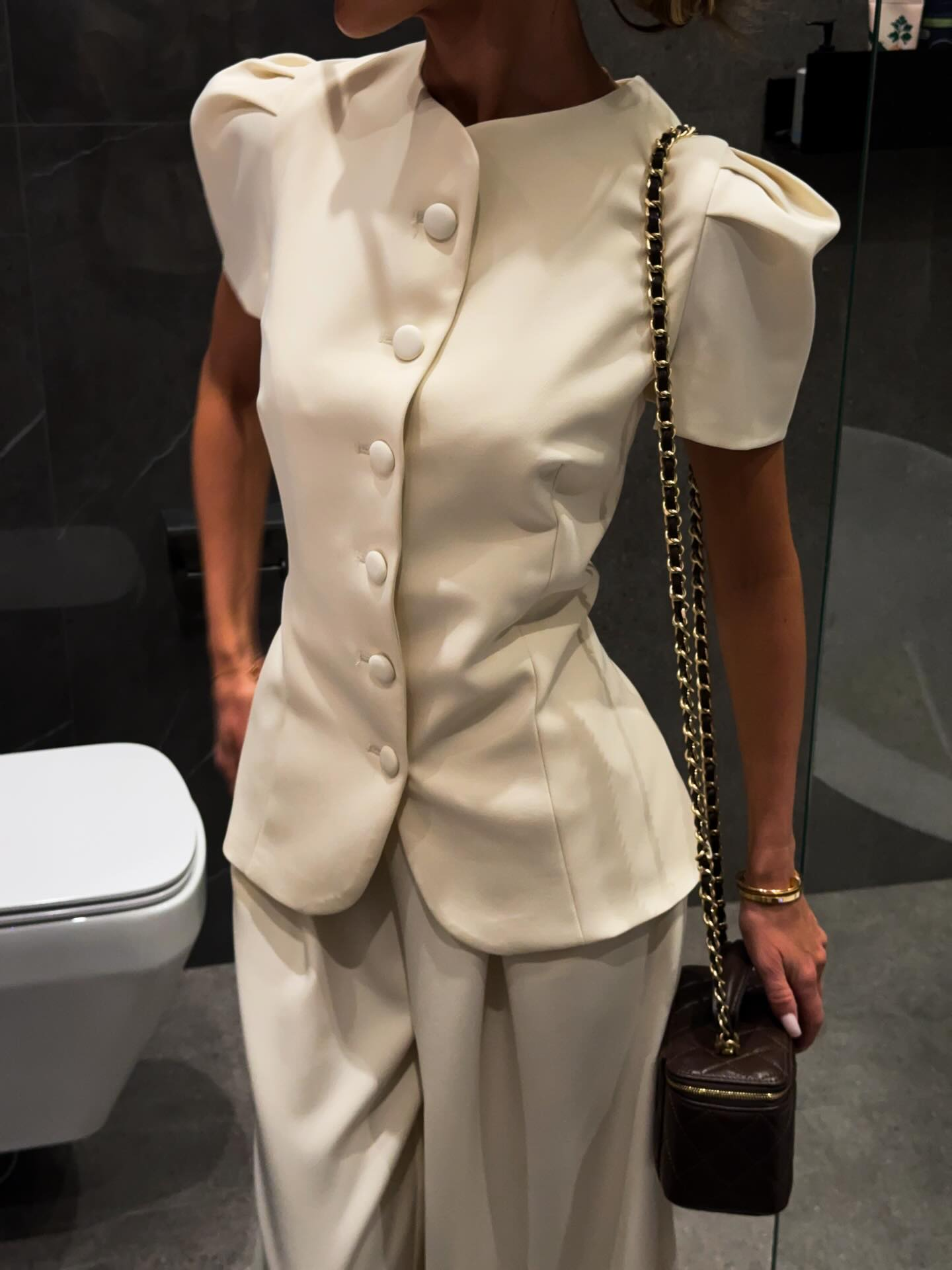Well Tailored Pants with a Graceful Silhouette