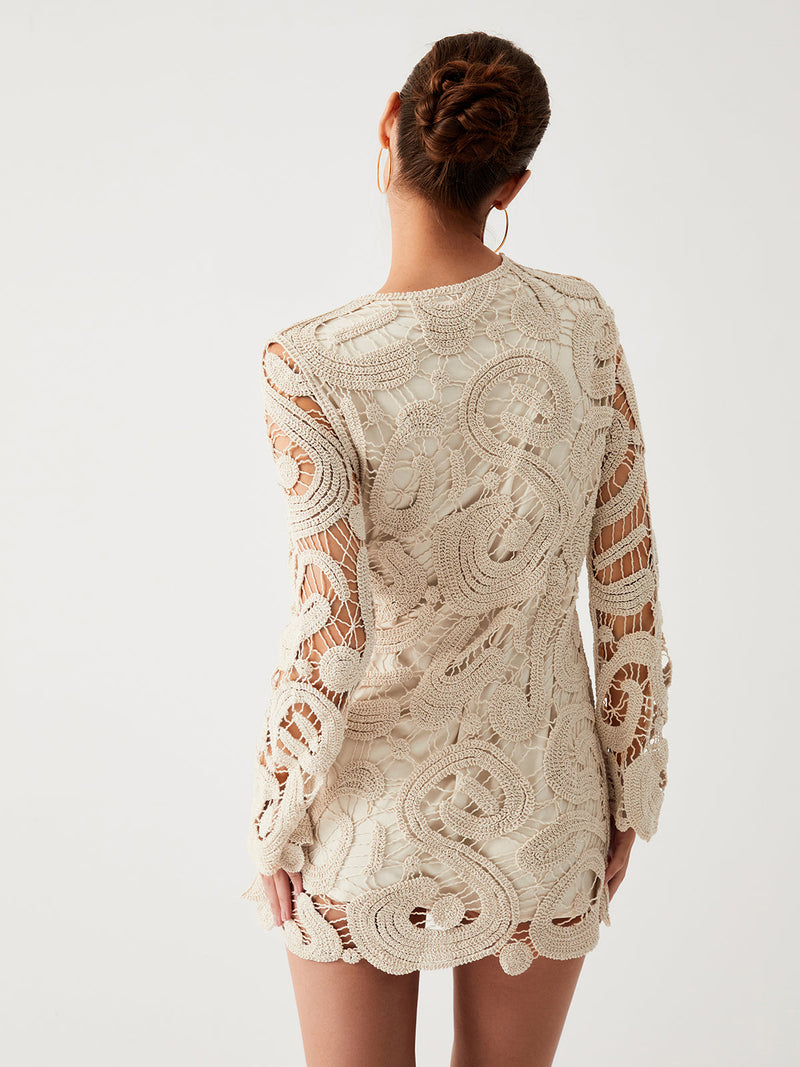 Beautifully Finished Dress in a Timeless Design
