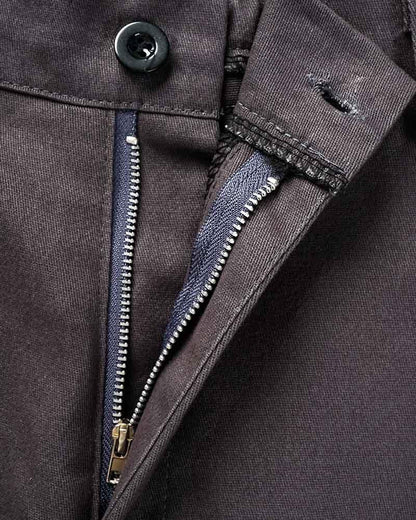 Effortlessly Elegant Pants with a Timeless Design