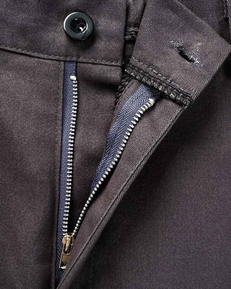 Effortlessly Elegant Pants with a Timeless Design