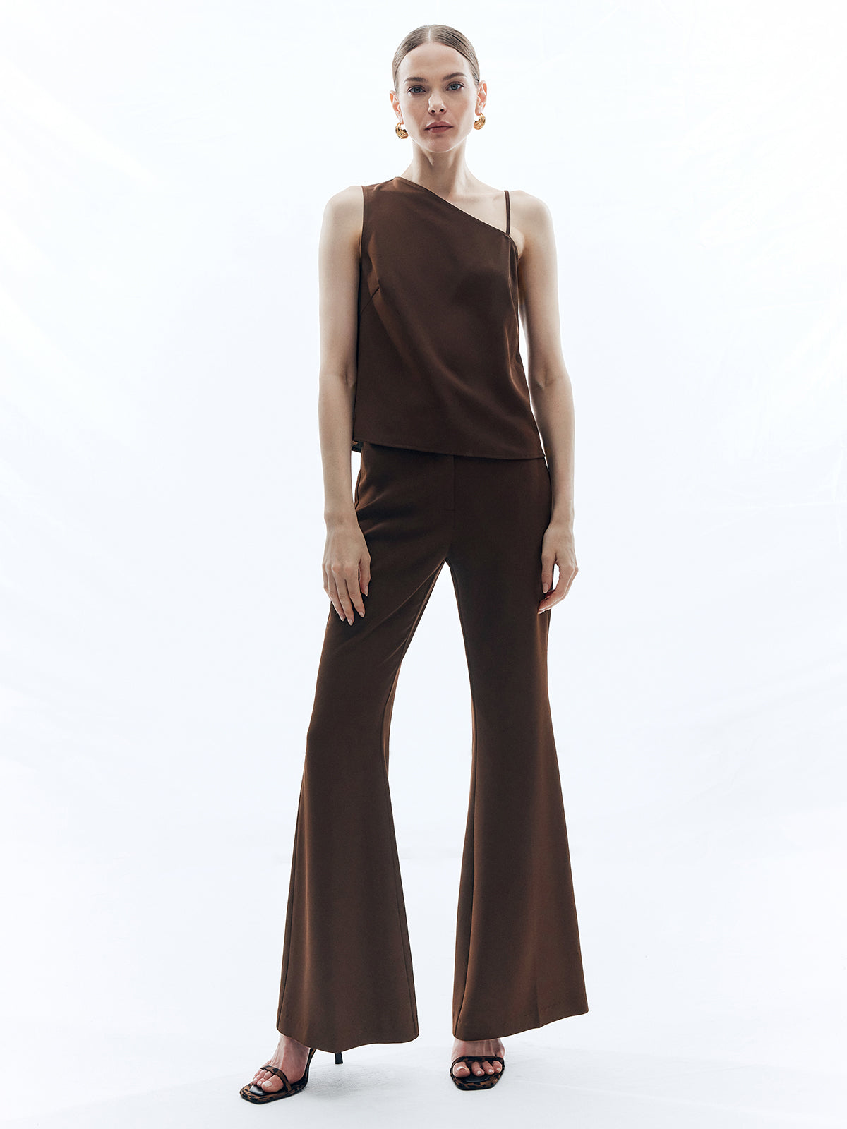 Elegantly Styled Pants for Everyday Wear