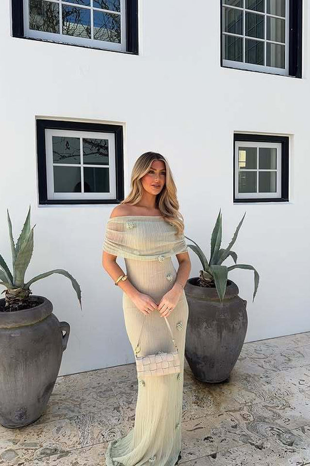 Gracefully Styled Dress for Any Occasion